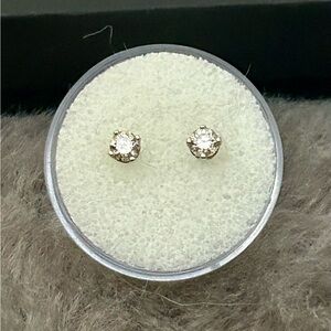14k White Gold 0.25 Karat Diamond Stud Earrings